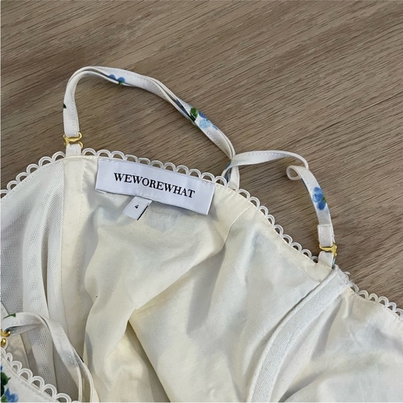 We wore what bustier corset - Picture 3 of 3